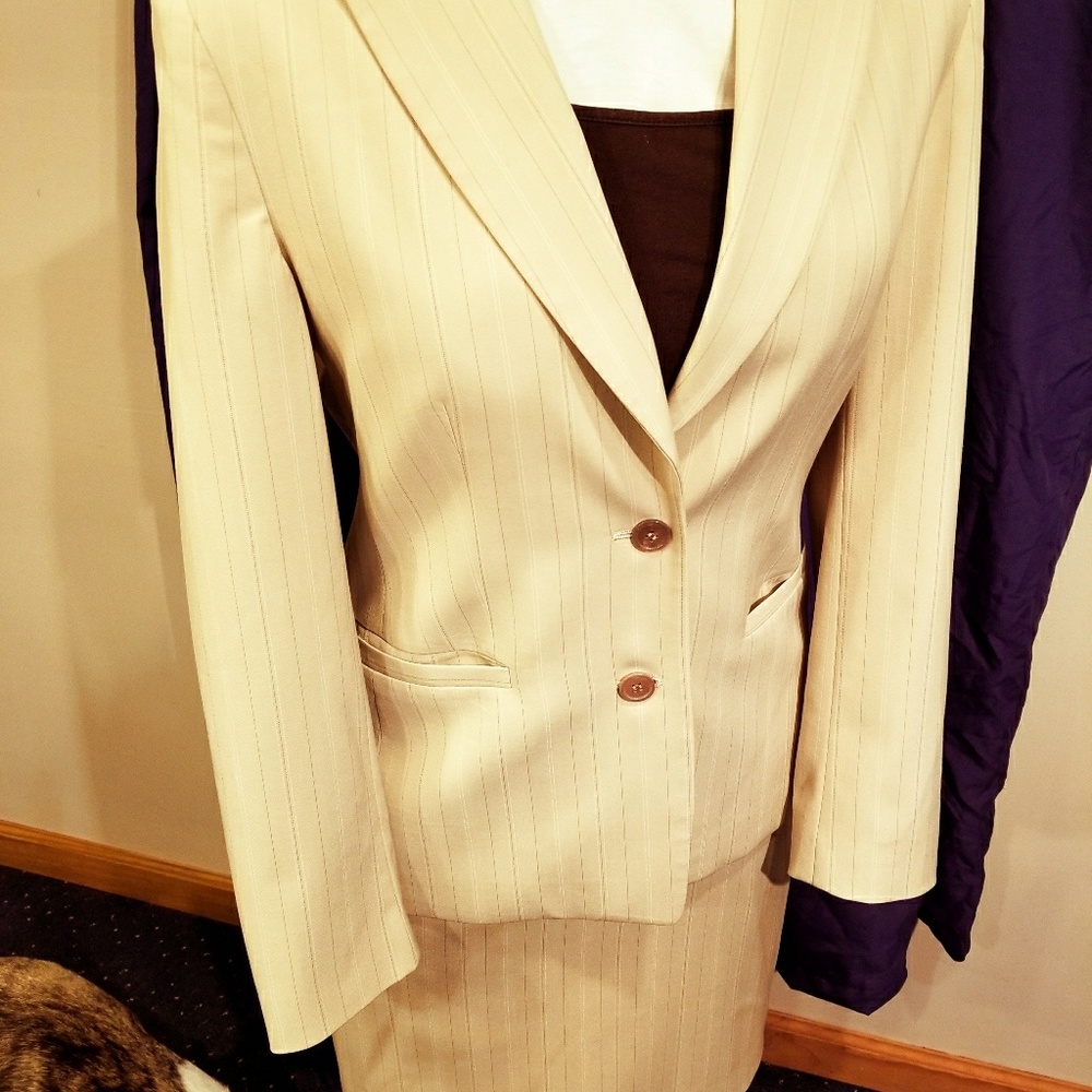 Casual corner skirt suit